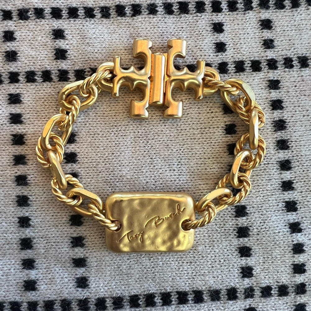 Tory Burch Hammered Plaque & Logo Chain Bracelet in Gold